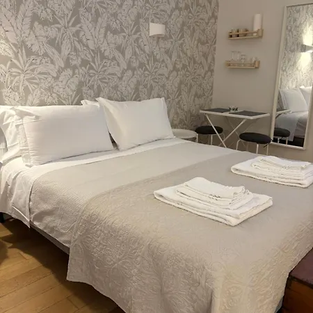 Room24 R Apartament *